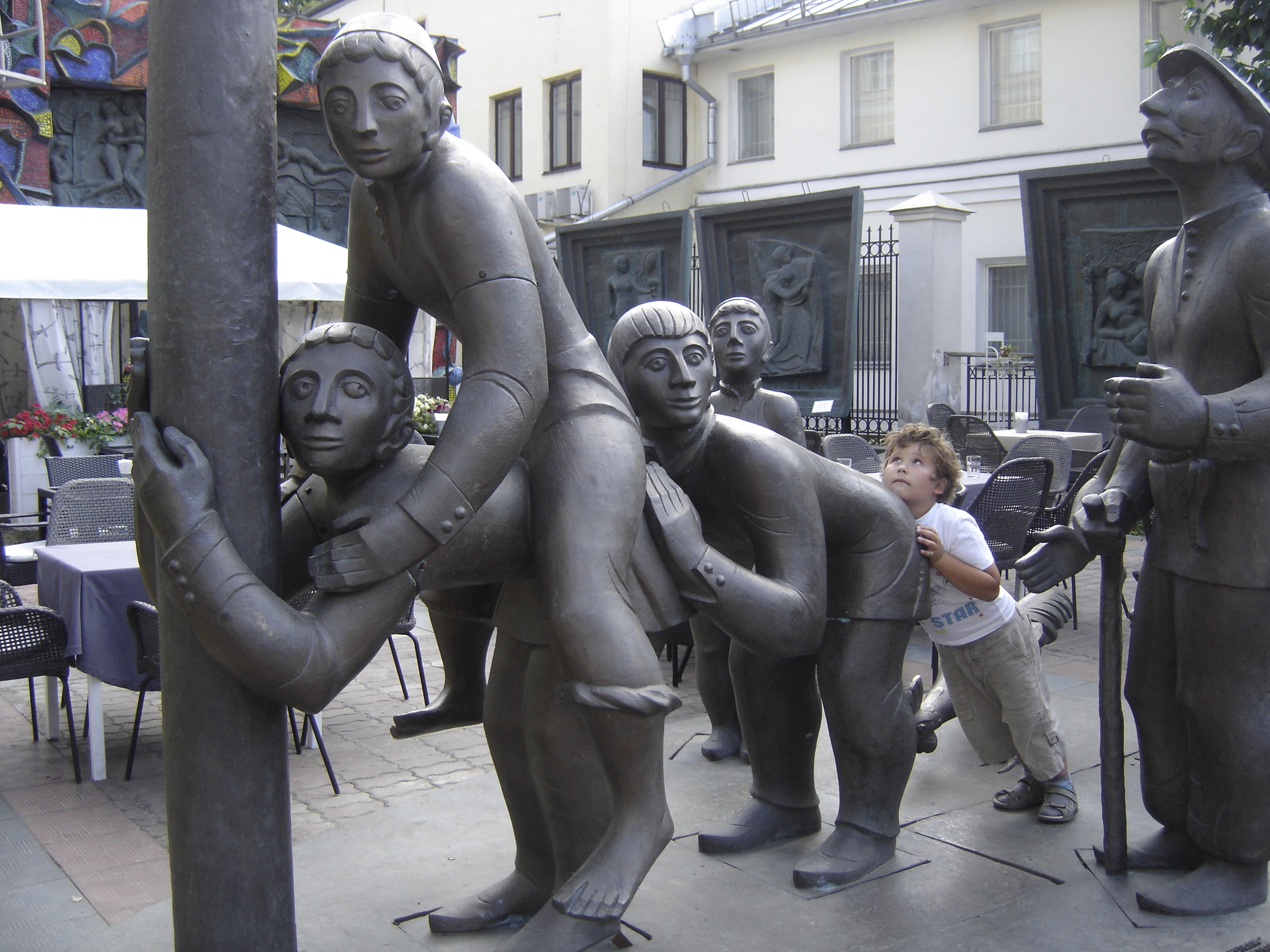 Памятник мушкетерам зураба церетели. Памятники зураба церетели в москве. Статуи церетели. Памятники зураба церетели в москве. Памятники зураба церетели в москве.